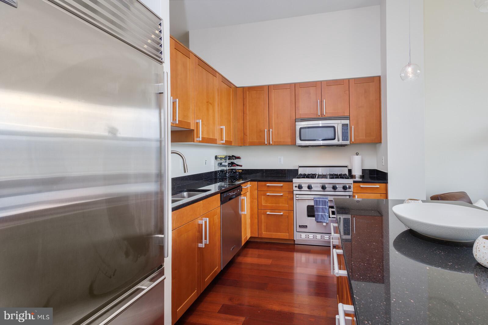 2425 L Street Northwest, Unit 628 Washington, DC 20037 - Photo 10 of 27 Gourmet Kitchen