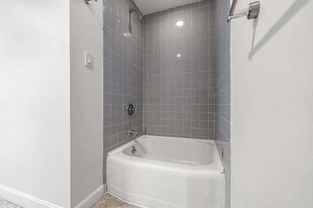 259 A Street, Unit 21 Boston, MA 02210 - Photo 13 of 18 a bathroom with a bathtub