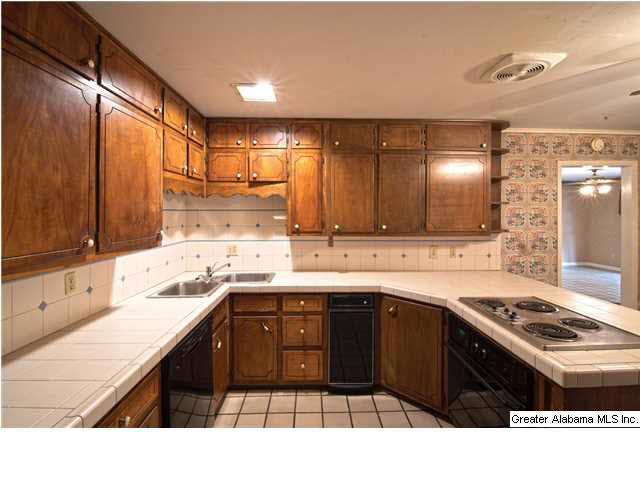 1633 Carson Road Birmingham, AL 35215 - Photo 8 of 32
