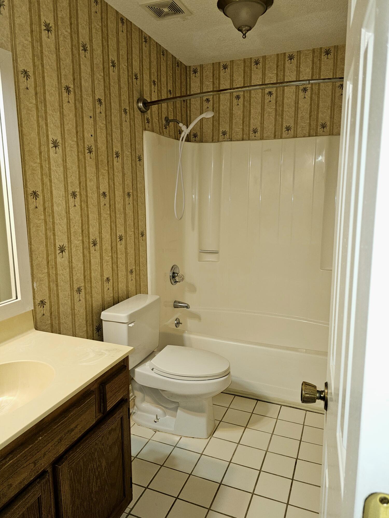174 Commons Way Goose Creek, SC 29445 - Photo 13 of 15 20240410_124211