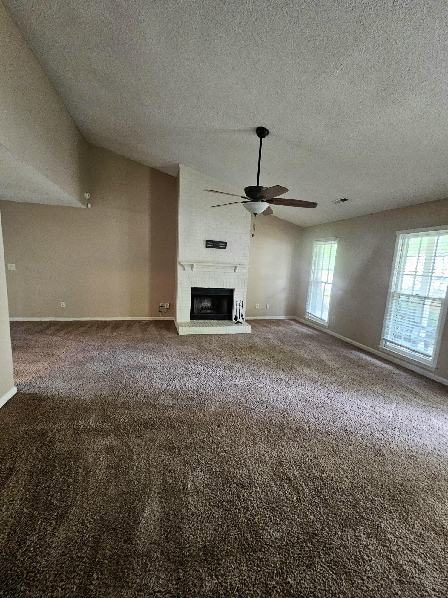 174 Commons Way Goose Creek, SC 29445 - Photo 3 of 15 20240410_124321