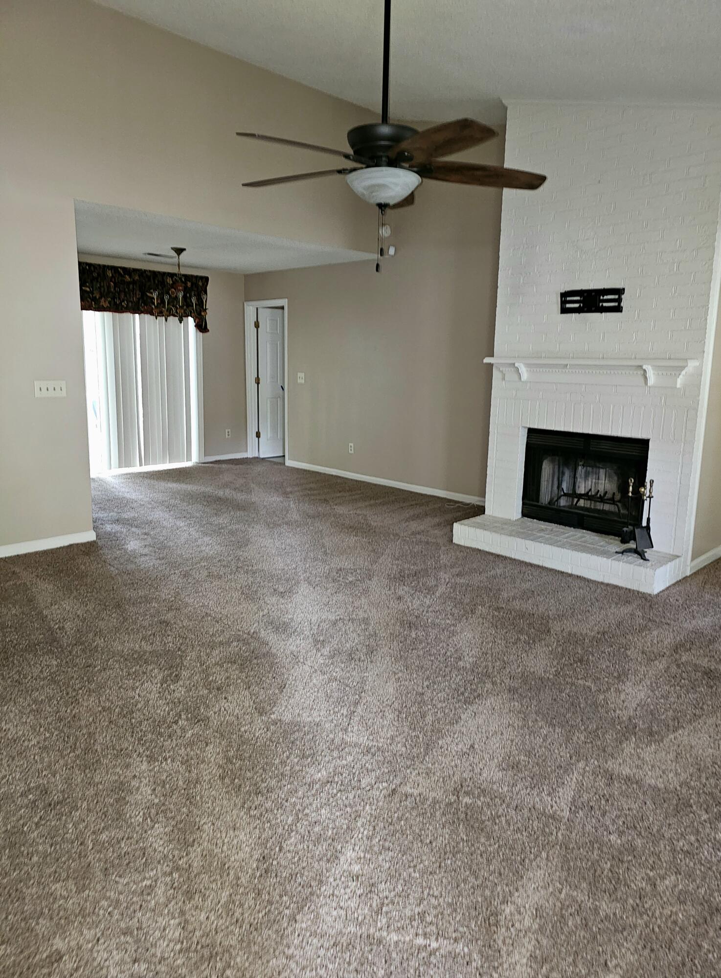 174 Commons Way Goose Creek, SC 29445 - Photo 4 of 15 20240410_124058