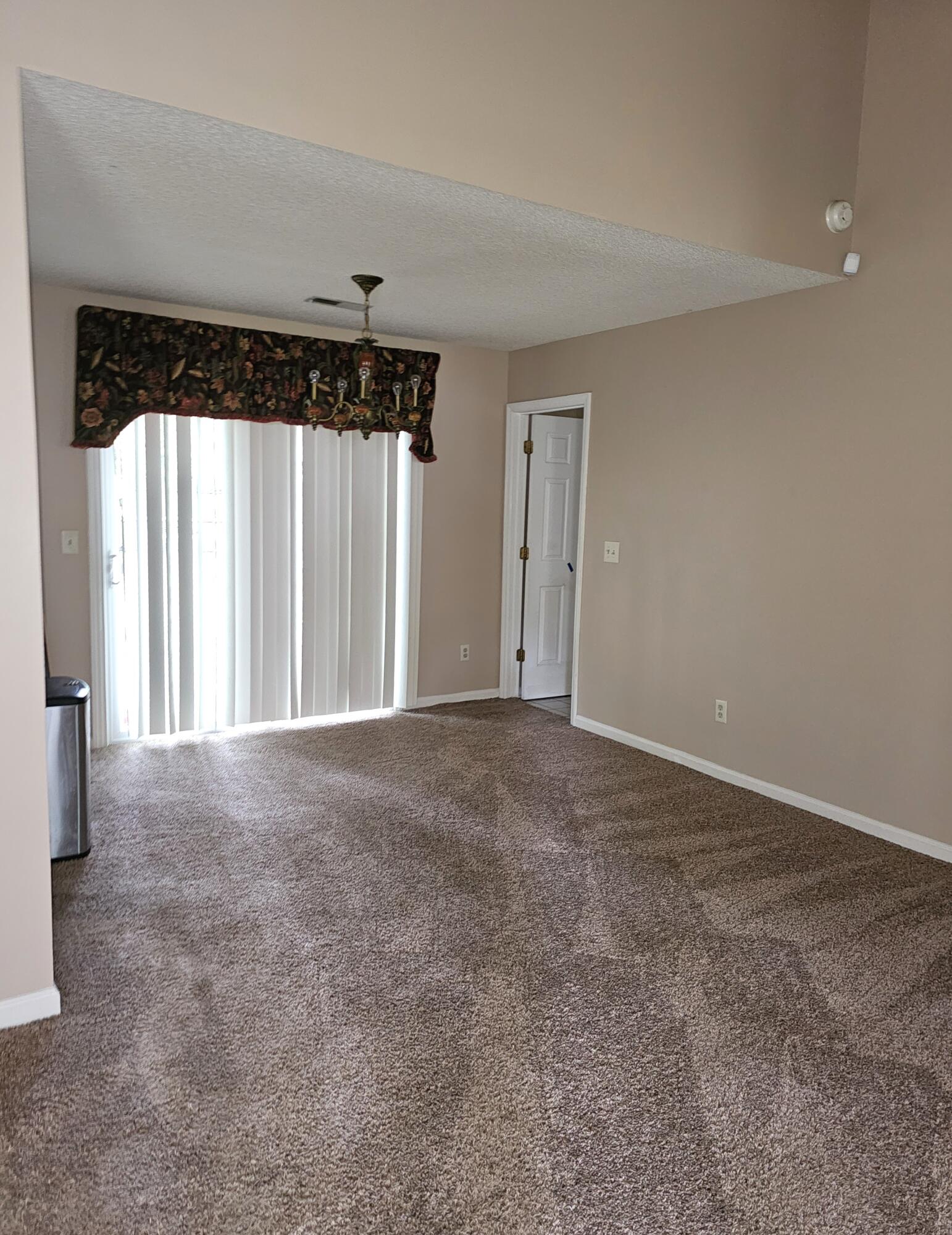 174 Commons Way Goose Creek, SC 29445 - Photo 5 of 15 20240410_124106