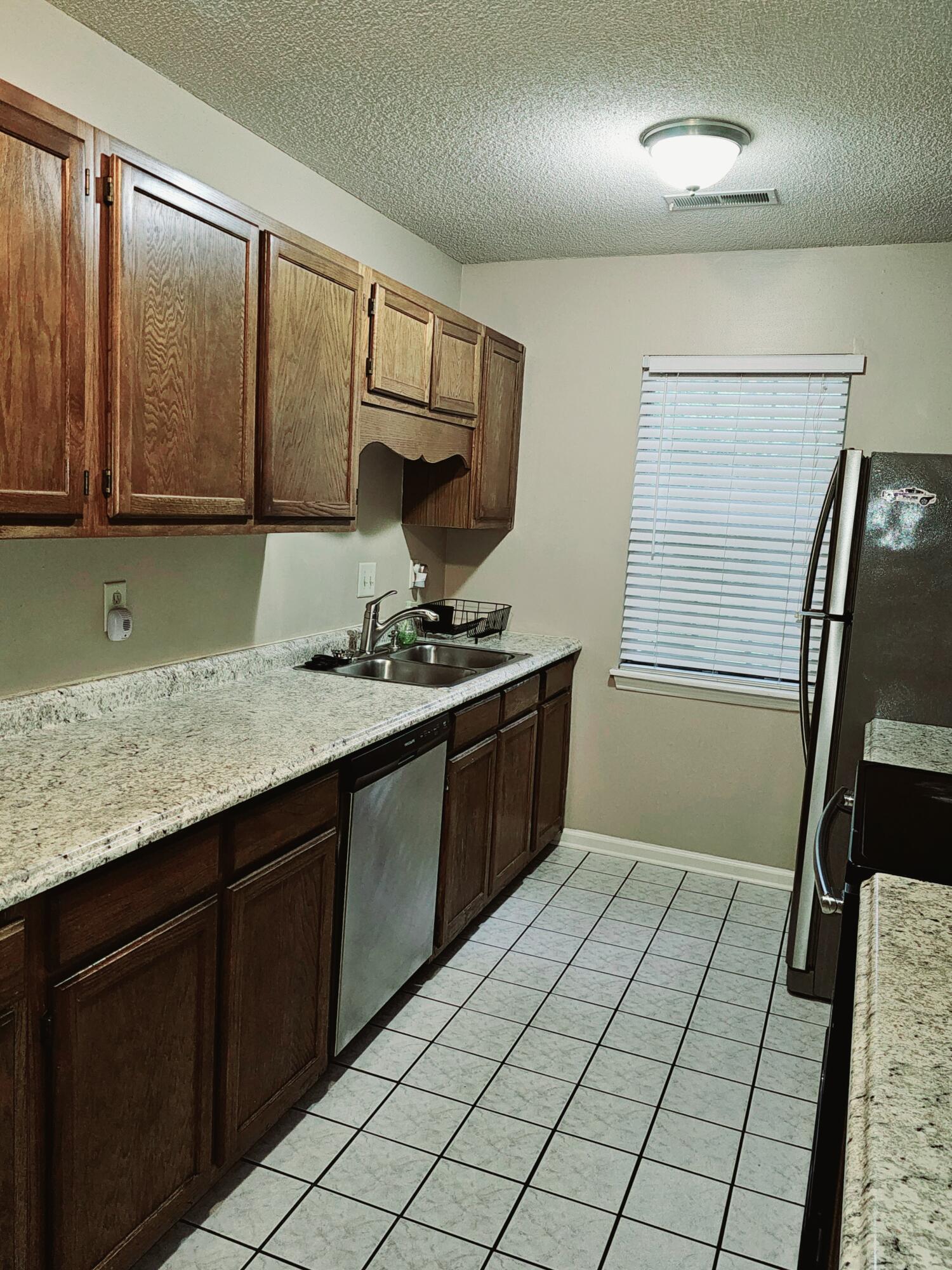 174 Commons Way Goose Creek, SC 29445 - Photo 6 of 15 20240410_124125