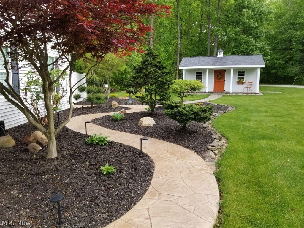 3667 Spring Valley Road Akron, OH 44333 - Photo 9 of 34