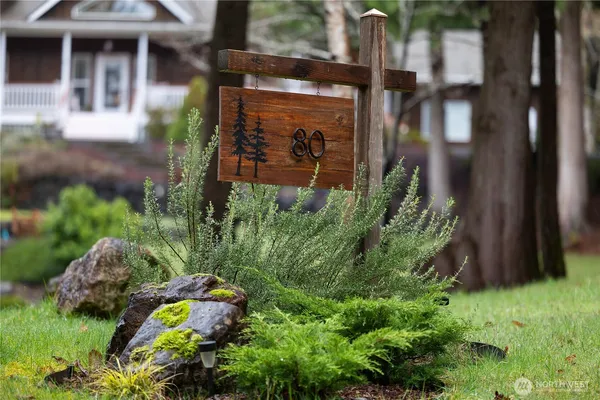 a bird view of a house with a yard