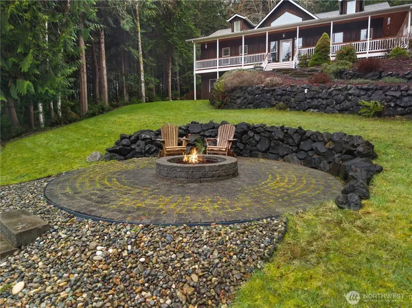 a view of a house with backyard sitting and garden