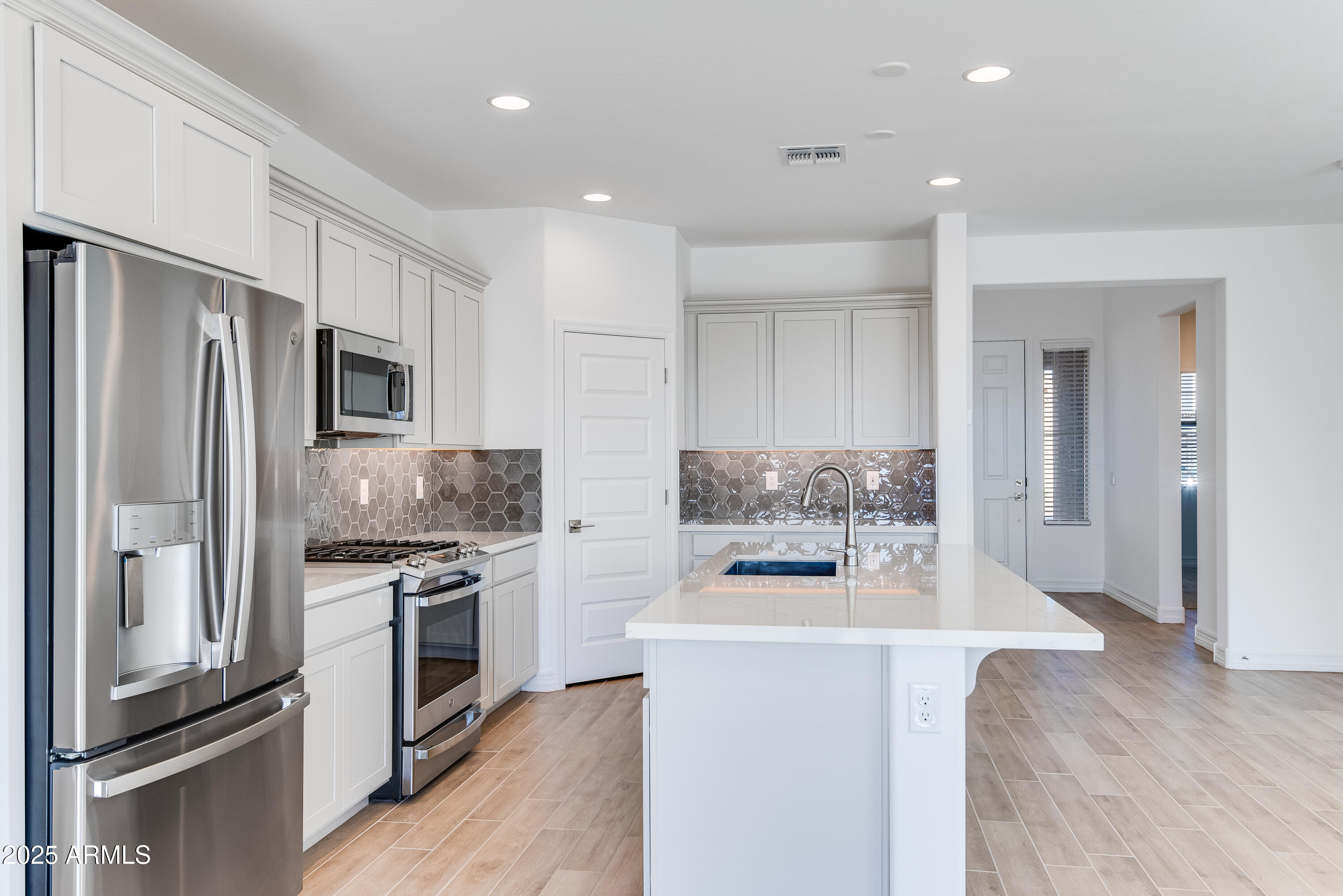 10215 West Piccadilly Road Avondale, AZ 85392 - Photo 8 of 30 hj-az-ind-parkside-los-cielos-40rm-3-lot