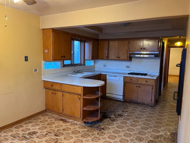 $299,900 | 6142 West Barry Avenue, Chicago, IL 60634