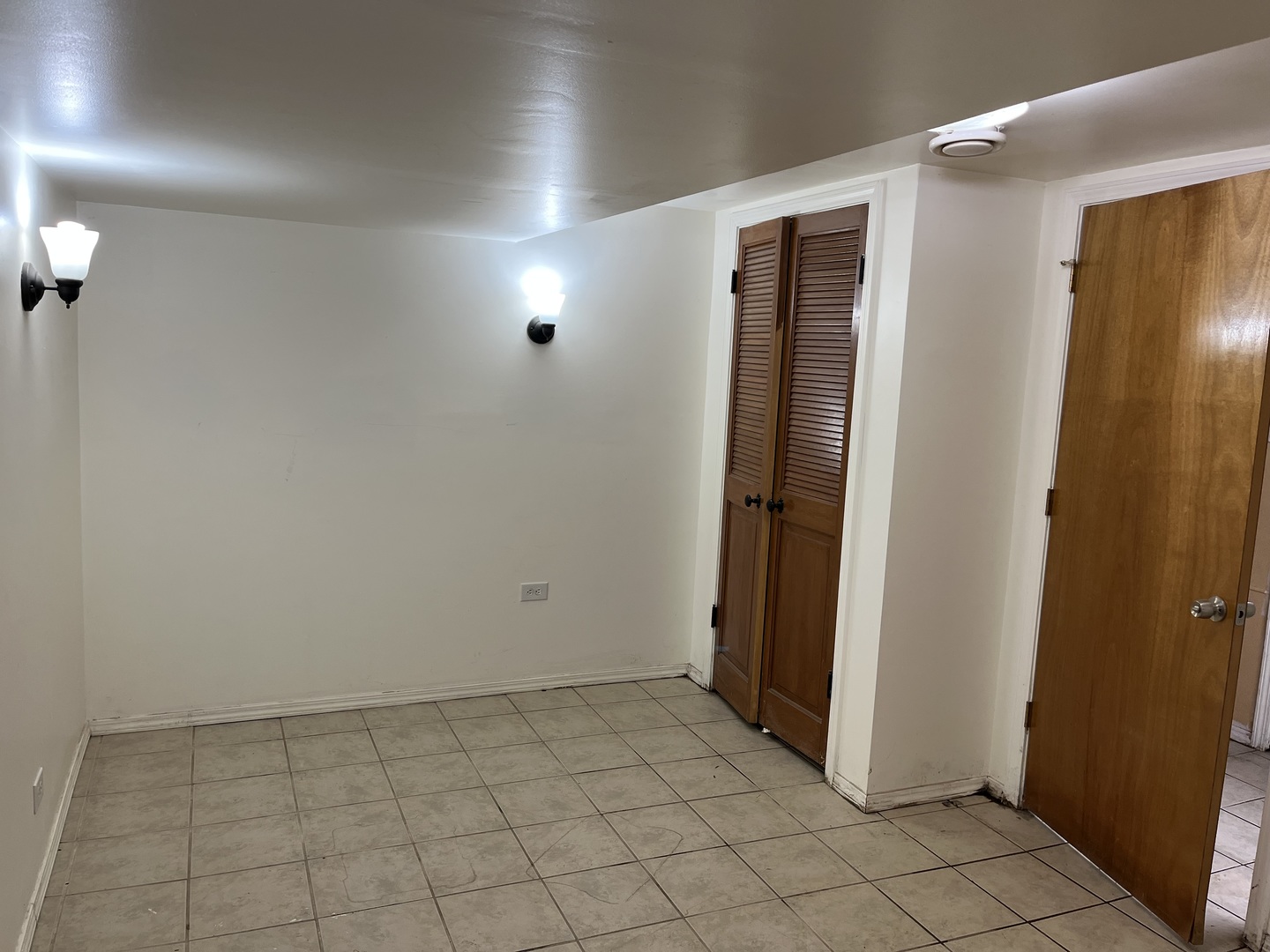 6142 West Barry Avenue Chicago, IL 60634 - Photo 6 of 12 an empty room with windows