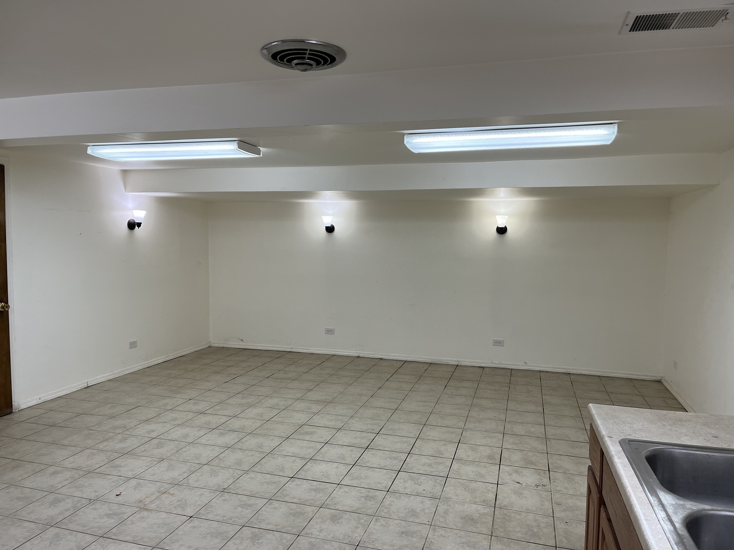 6142 West Barry Avenue Chicago, IL 60634 - Photo 8 of 12 a view of an empty room