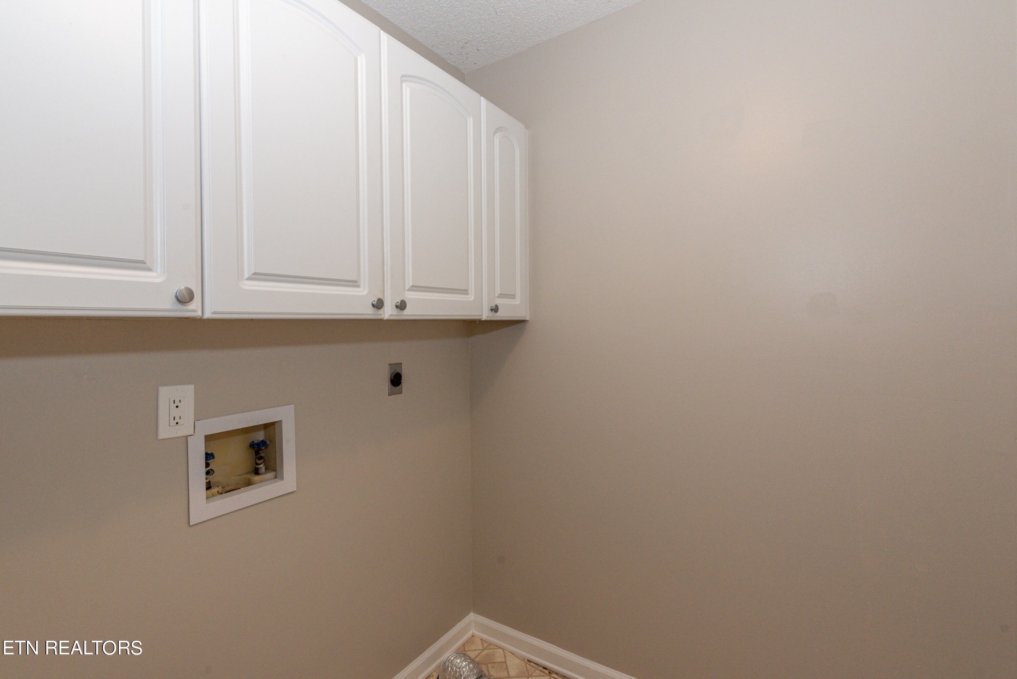 1318 Raulston Road Maryville, TN 37803 - Photo 14 of 28 a view of cupboard