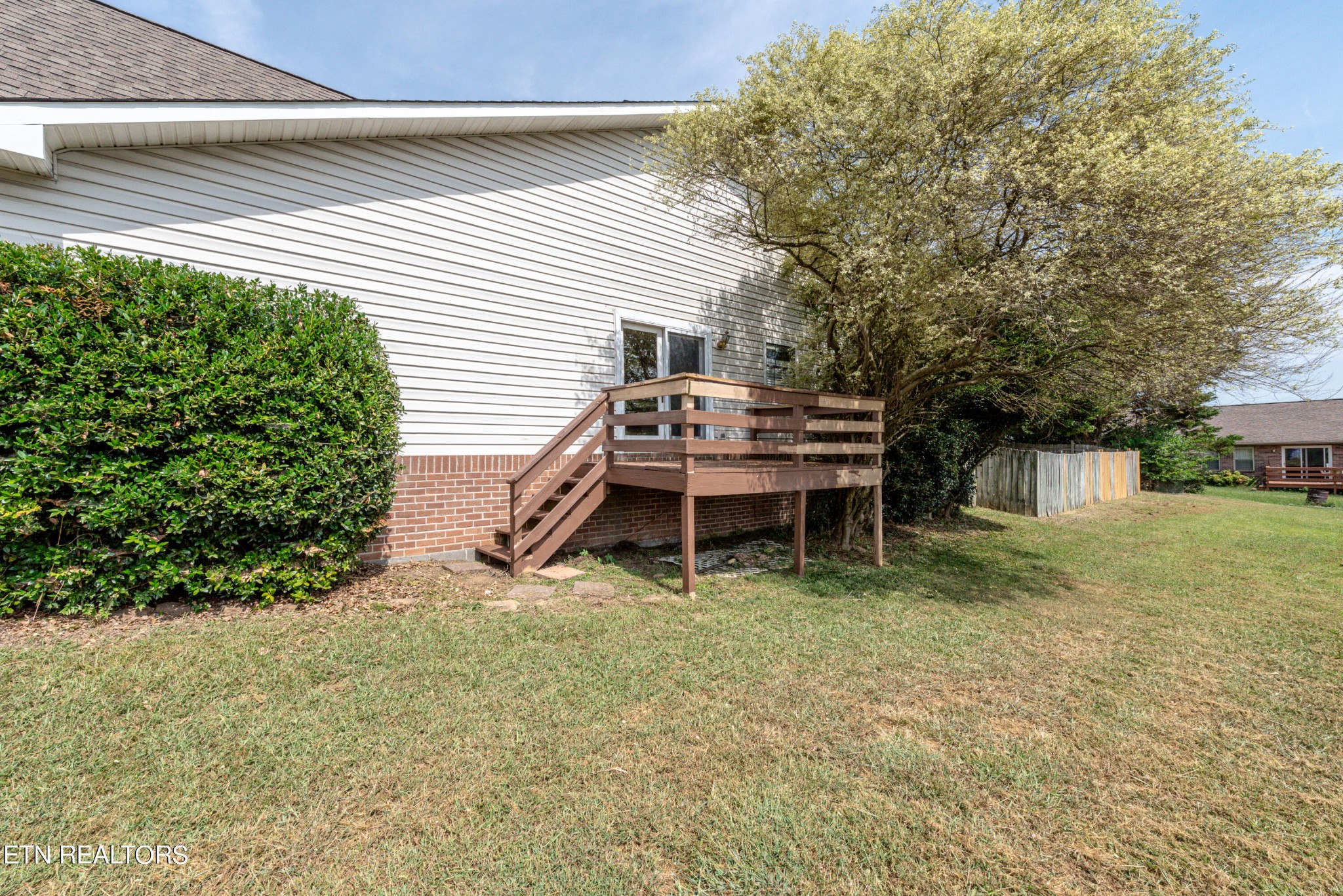 1318 Raulston Road Maryville, TN 37803 - Photo 27 of 28 a backyard of a house with table and chairs