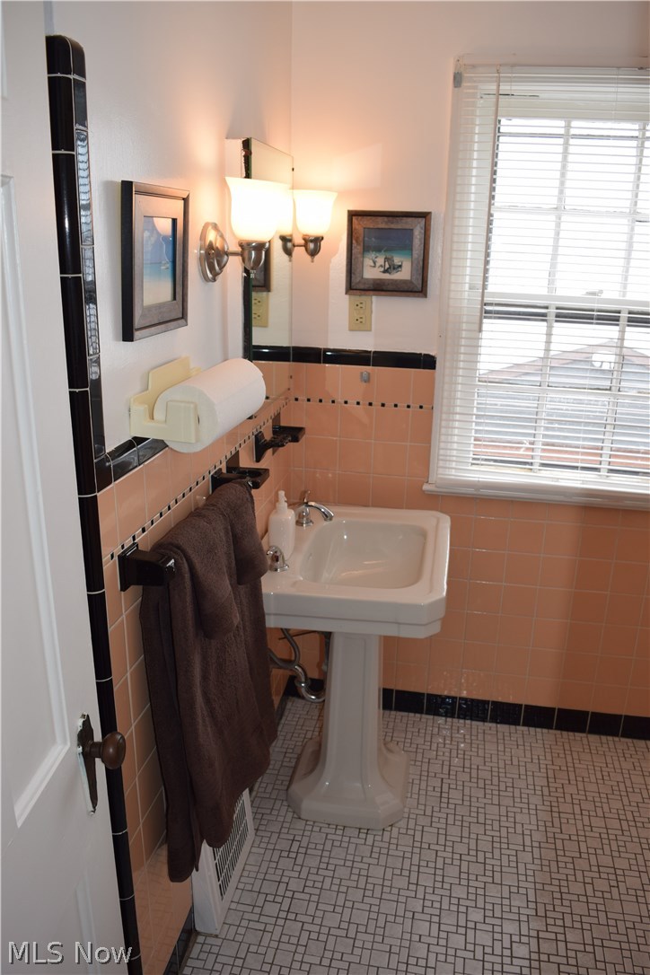 3666 Bainbridge Road Cleveland Heights, OH 44118 - Photo 21 of 30