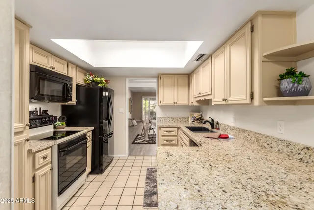 $2,100 | 6735 North 16th Place, Phoenix, AZ 85016