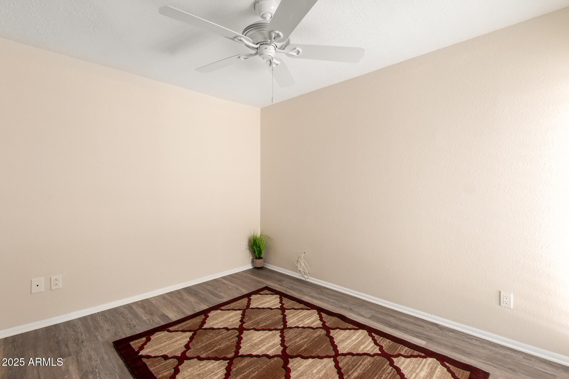 6735 North 16th Place Phoenix, AZ 85016 - Photo 20 of 28 a view of a hallway with a chandelier
