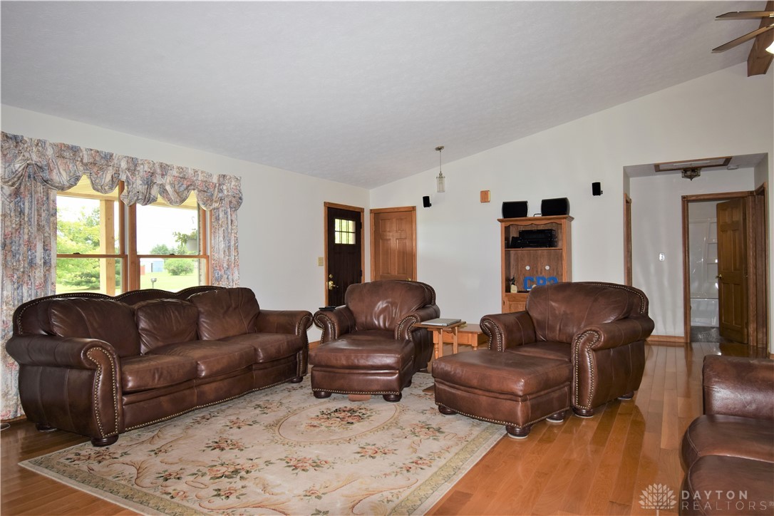 804 Victory Road Springfield, OH 45504 - Photo 3 of 27 Gallery Image 3
