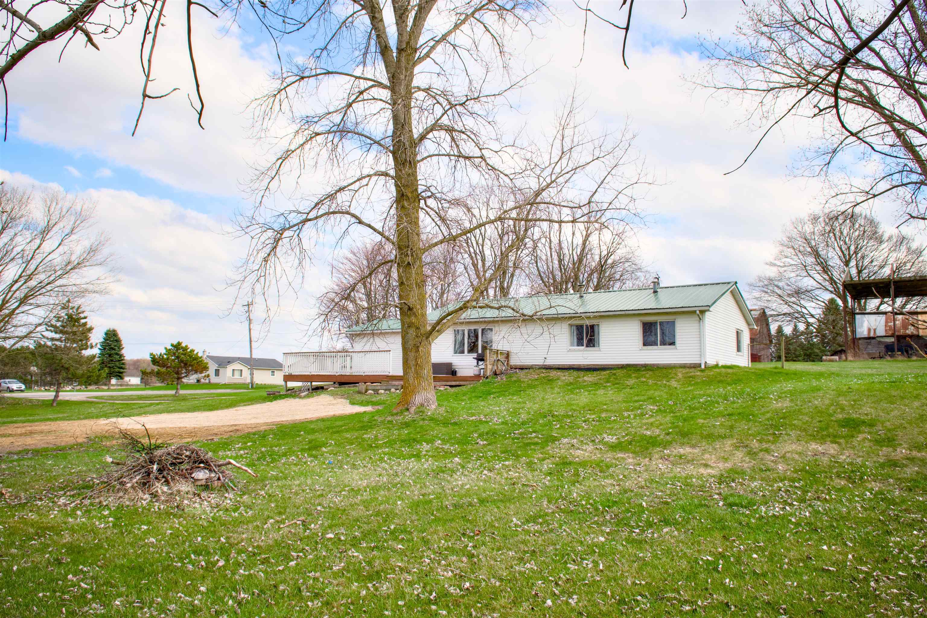 5578 South Crawford Road Mount Pleasant, MI 48858 - Photo 3 of 21 1943932-66b39114-e198-464e-a55b-480c8db724bf.JPG