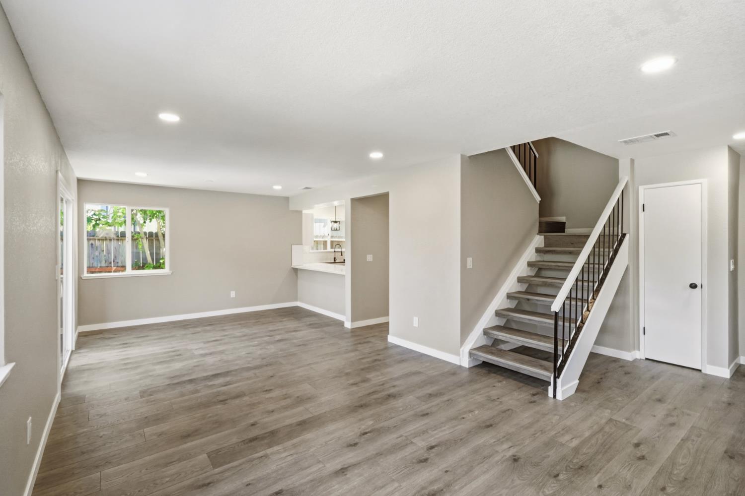 7521 Delta Pointe Way Sacramento, CA 95823 - Photo 11 of 48