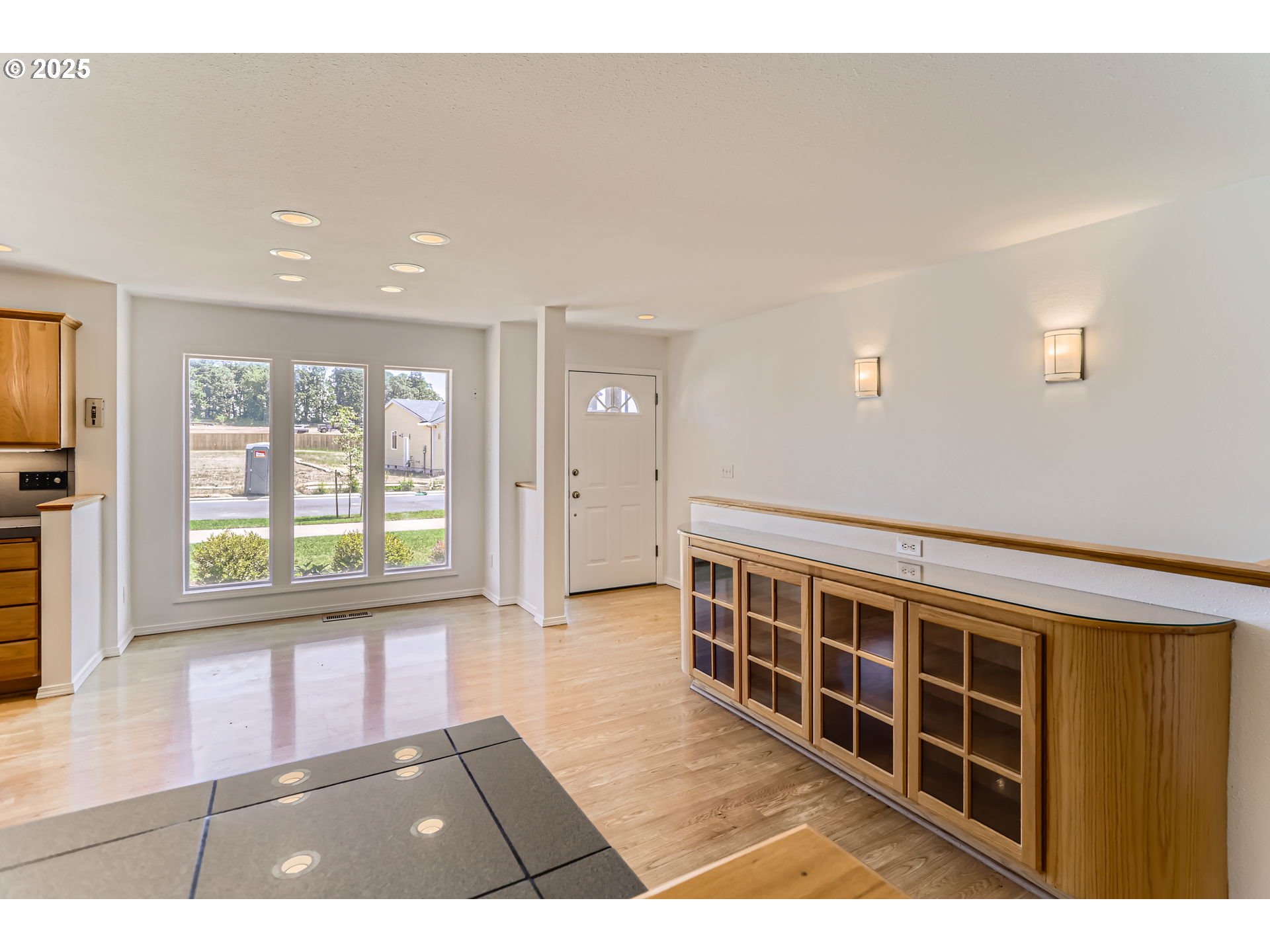 7471 Southwest Woodbury Loop Wilsonville, OR 97070 - Photo 5 of 28