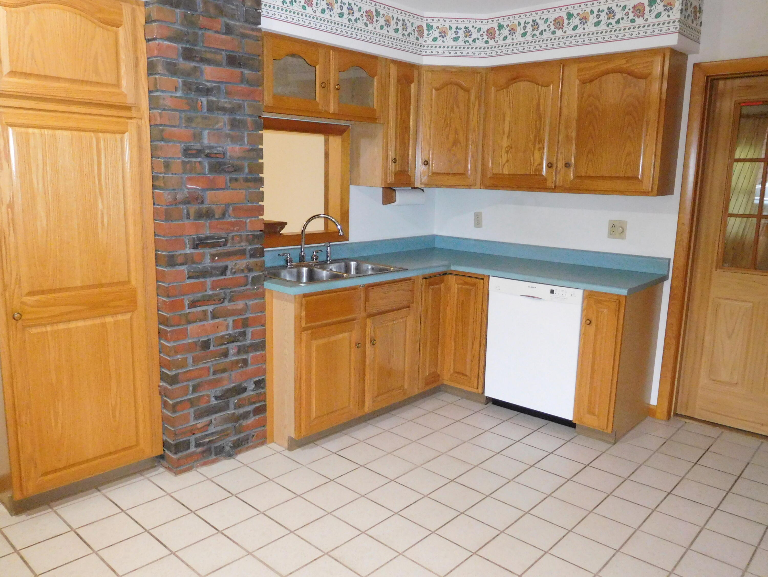 12 Burbank Street Lewiston, ME 04240 - Photo 3 of 44 03