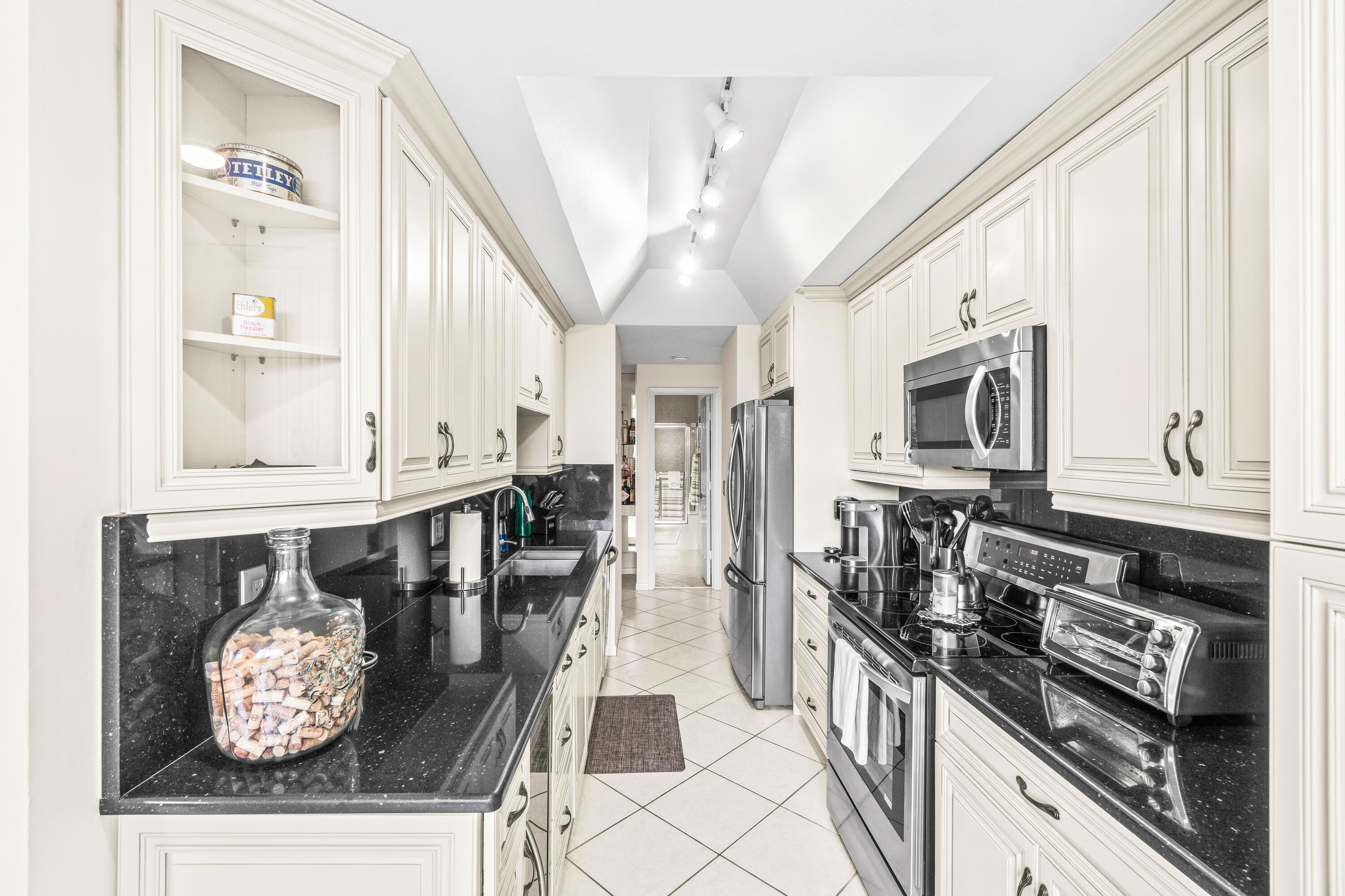 7460 La Paz Place, Unit 102 Boca Raton, FL 33433 - Photo 4 of 35 006-7460LaPazPlace-102-BocaRaton-FL-3343
