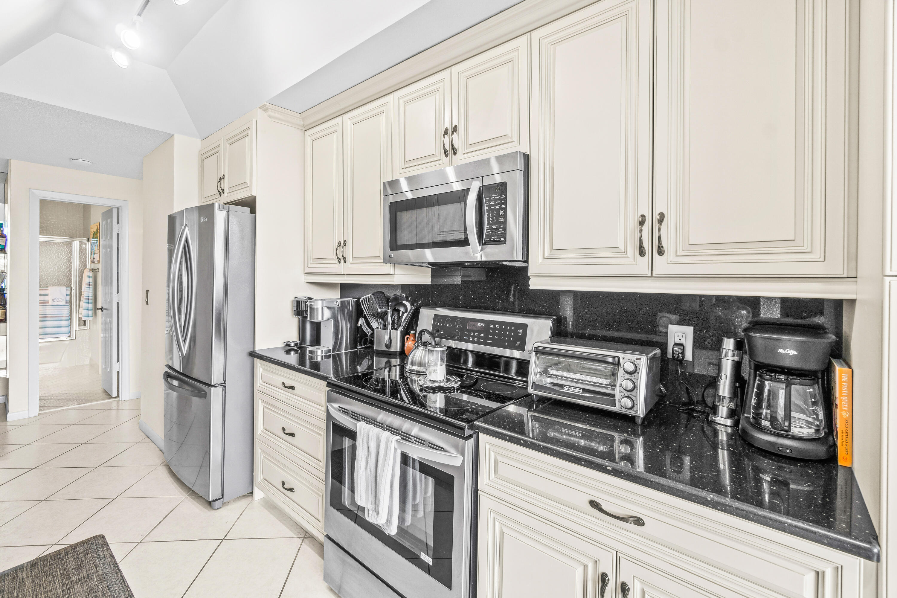 7460 La Paz Place, Unit 102 Boca Raton, FL 33433 - Photo 5 of 35 007-7460LaPazPlace-102-BocaRaton-FL-3343