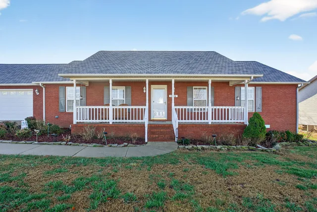 a view of front of a house