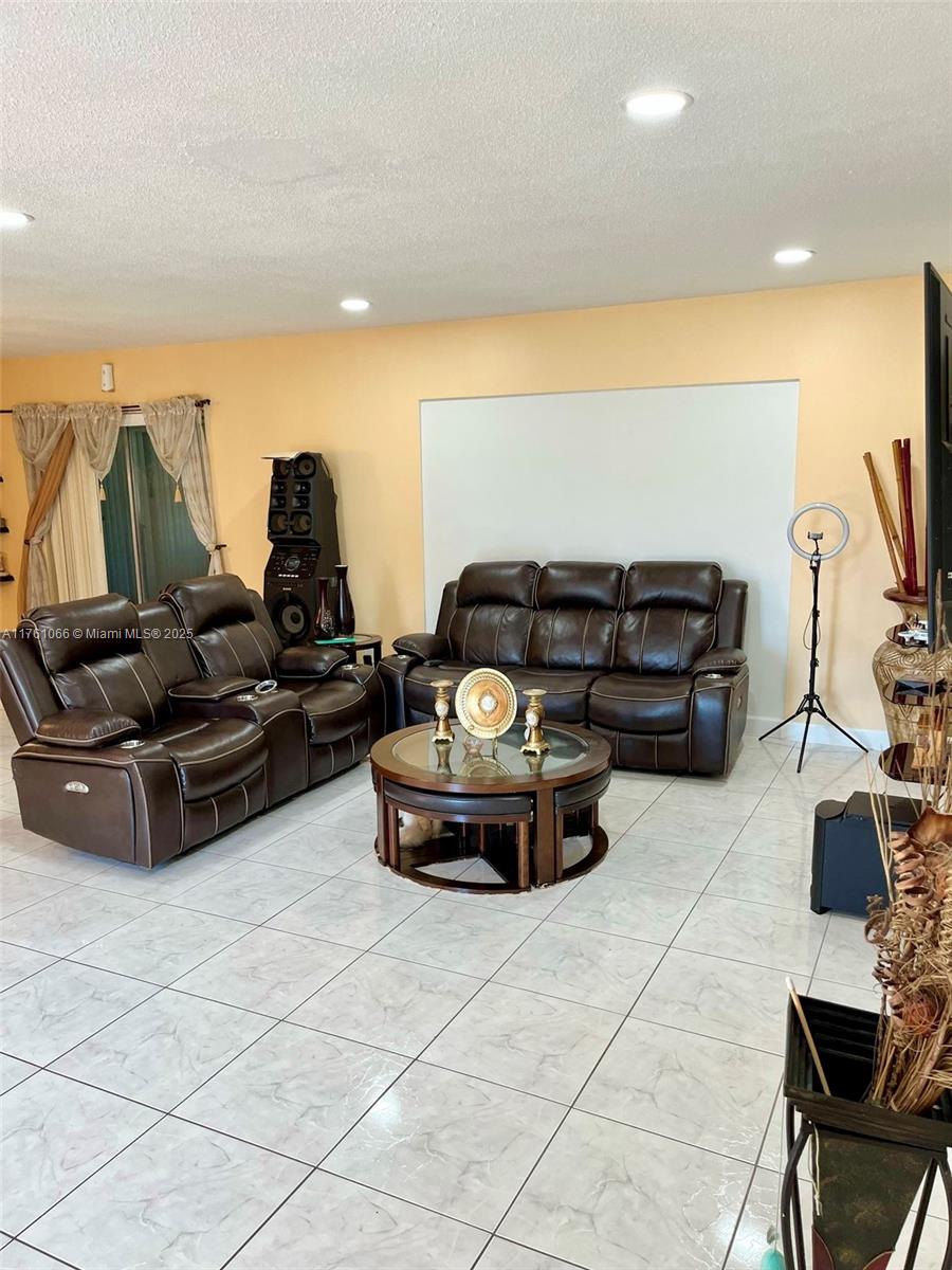 4701 Arthur Street Hollywood, FL 33021 - Photo 11 of 14