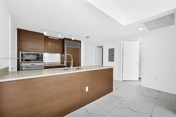 $4,500 | 475 Brickell Avenue, Unit 3113, Miami, FL 33131