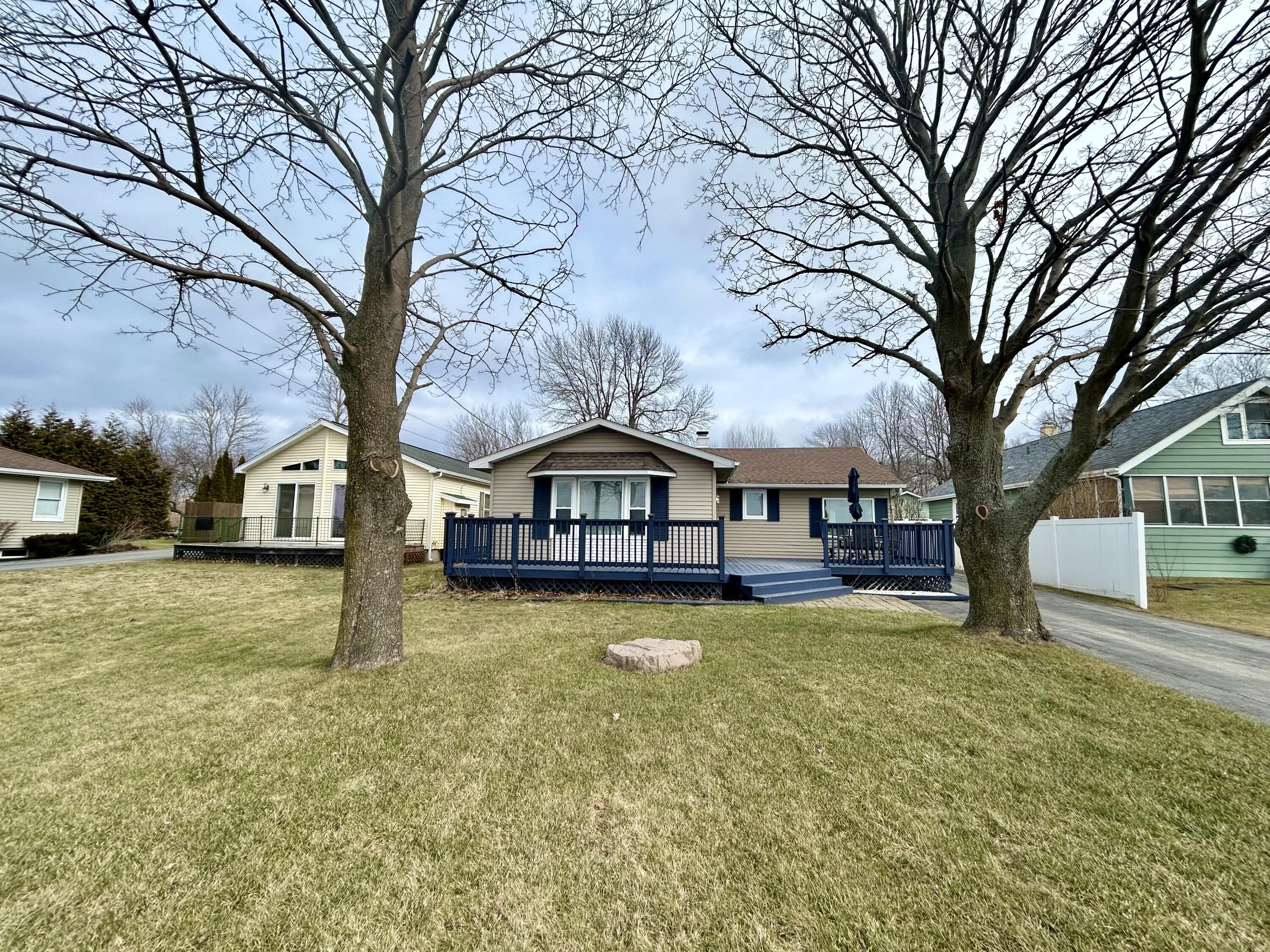 311 Cumberland Head Road Plattsburgh, NY 12901 - Photo 3 of 37 Gallery Image 3