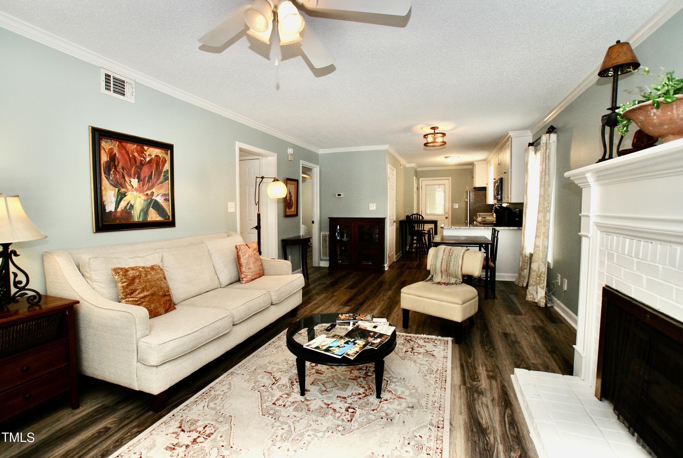 2306 Stafford Avenue, Unit D Raleigh, NC 27607 - Photo 3 of 32 DSC_4702
