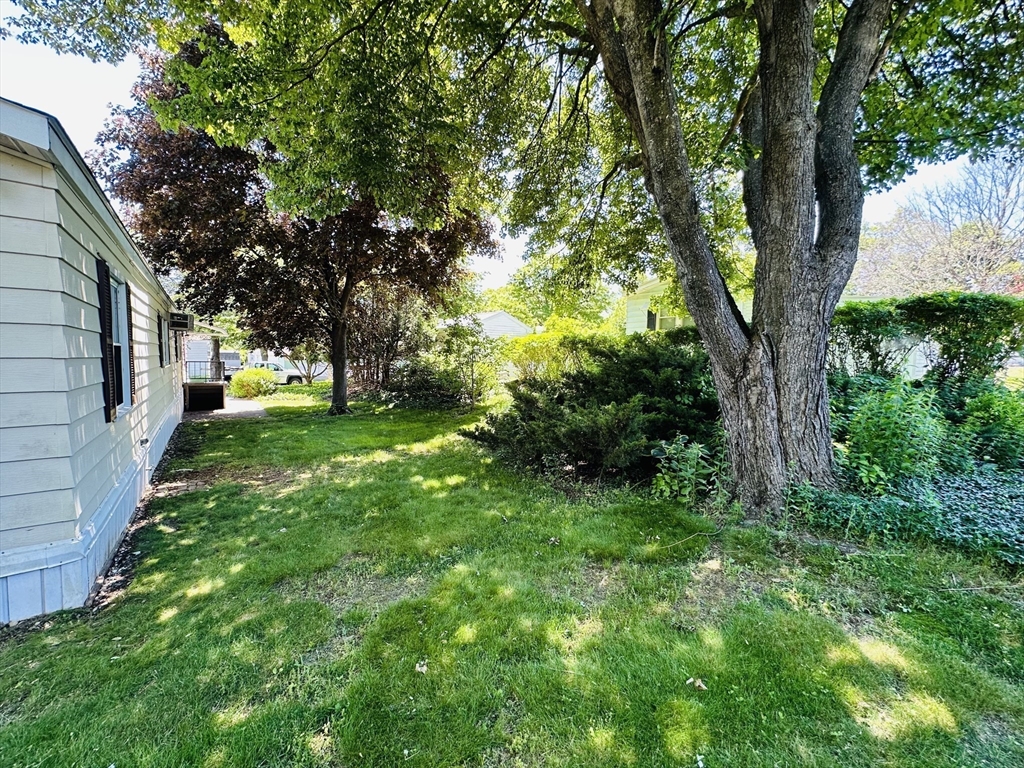 22 Contessa Drive Springfield, MA 01119 - Photo 33 of 36