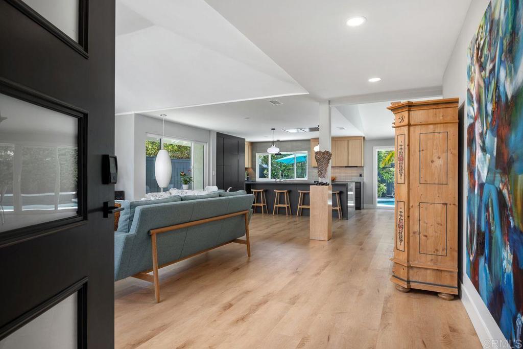 3855 Via Reposo Rancho Santa Fe, CA 92091 - Photo 3 of 40 View of Great Room from the Entry