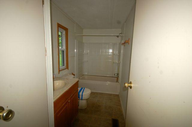 7008 Ogle Creek Road Covington, VA 24426 - Photo 7 of 16 MASTER BATH