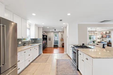 $825,000 | 991 Curtin Street, Houston, TX 77018