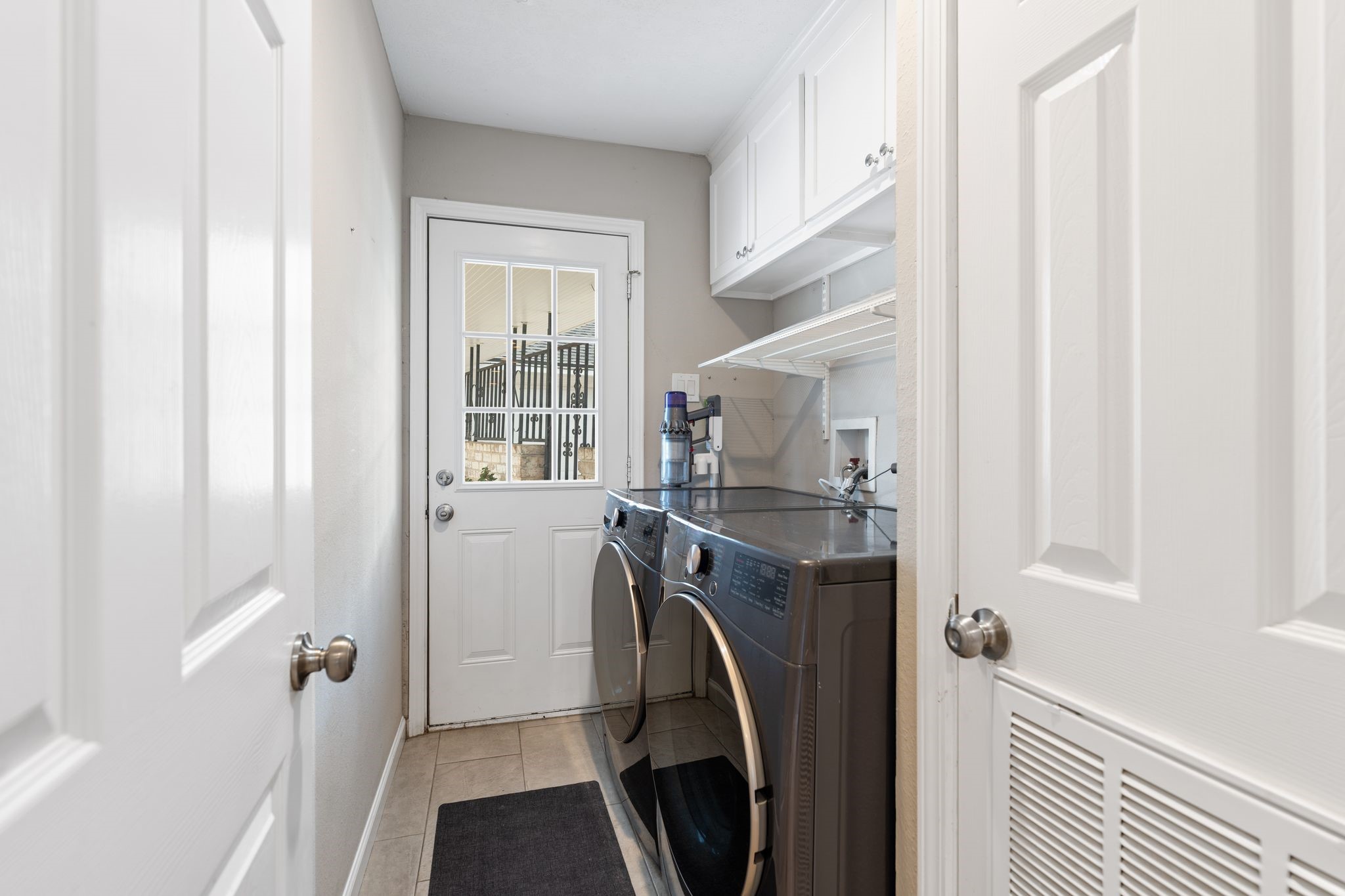 991 Curtin Street Houston, TX 77018 - Photo 15 of 39 The laundry room is located just off of the kitchen offering access to the breezeway connecting to the 2 car garage.