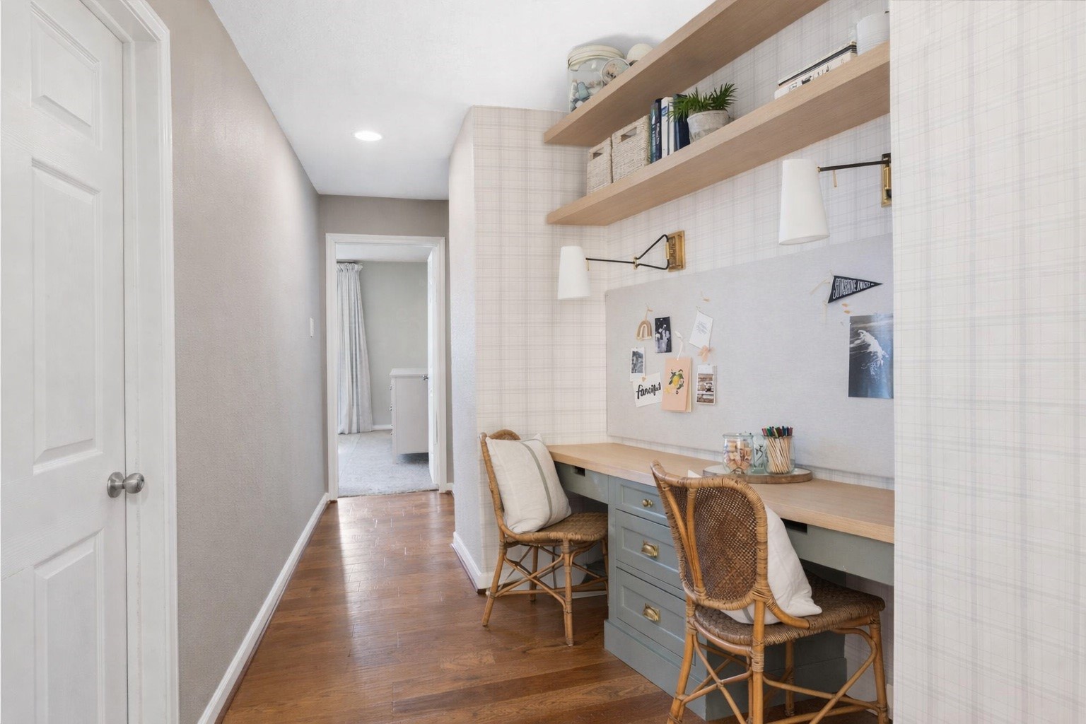 991 Curtin Street Houston, TX 77018 - Photo 17 of 39 Virtual mock up of potential homework station in this space.