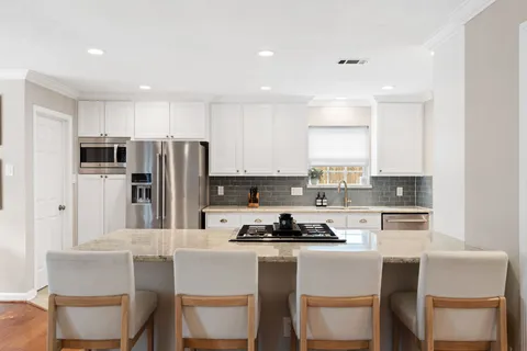 $825,000 | 991 Curtin Street, Houston, TX 77018