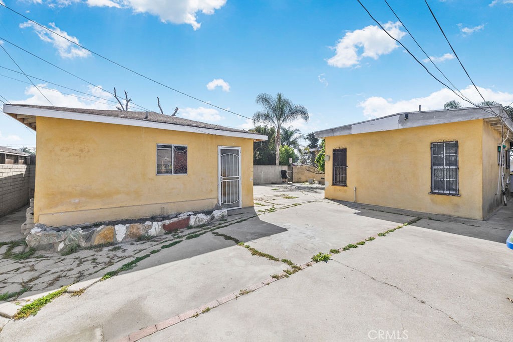 4237 Abbott Road Lynwood, CA 90262 - Photo 24 of 39 a front view of a house