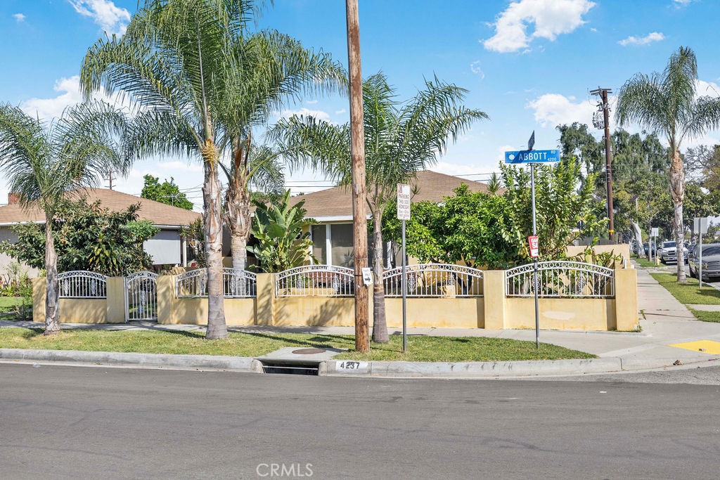 4237 Abbott Road Lynwood, CA 90262 - Photo 30 of 39 a view of a park with palm trees