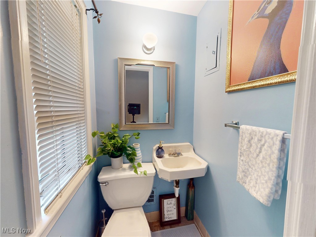 4047 Stilmore Road Cleveland, OH 44121 - Photo 33 of 37