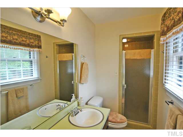3306 Roundtree Court Raleigh, NC 27607 - Photo 17 of 24