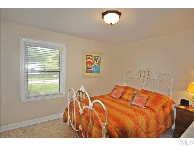 3306 Roundtree Court Raleigh, NC 27607 - Photo 19 of 24