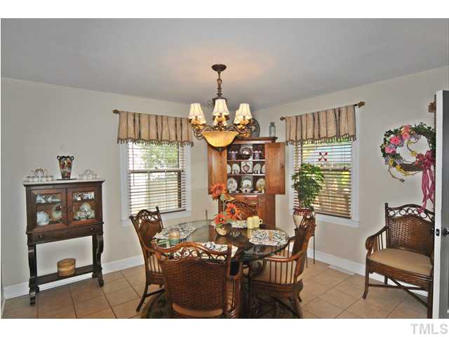 3306 Roundtree Court Raleigh, NC 27607 - Photo 7 of 24