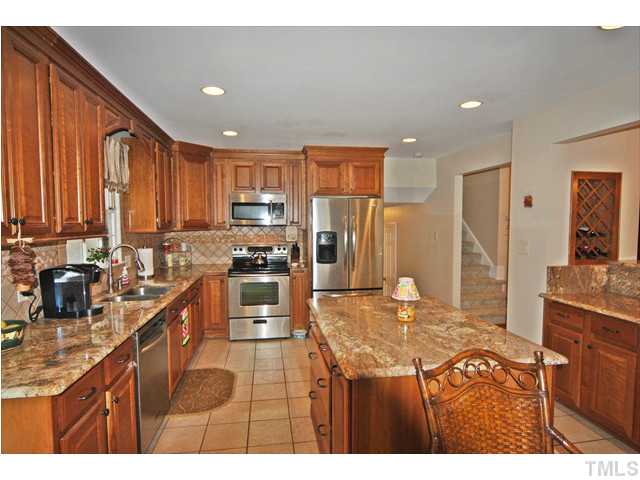 3306 Roundtree Court Raleigh, NC 27607 - Photo 9 of 24