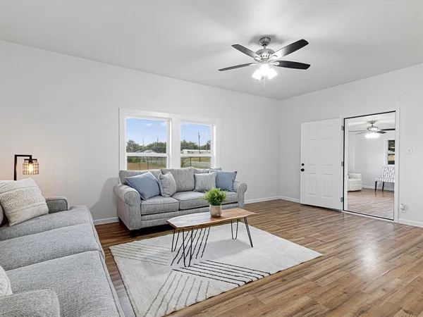 $274,999 | 611 Cherry Street, Bowie, TX 76230