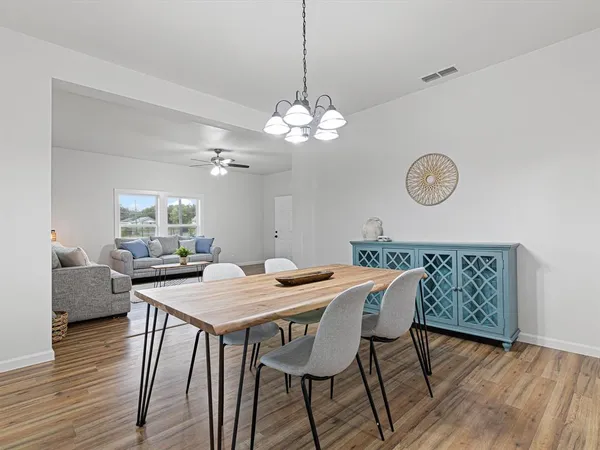 $274,999 | 611 Cherry Street, Bowie, TX 76230