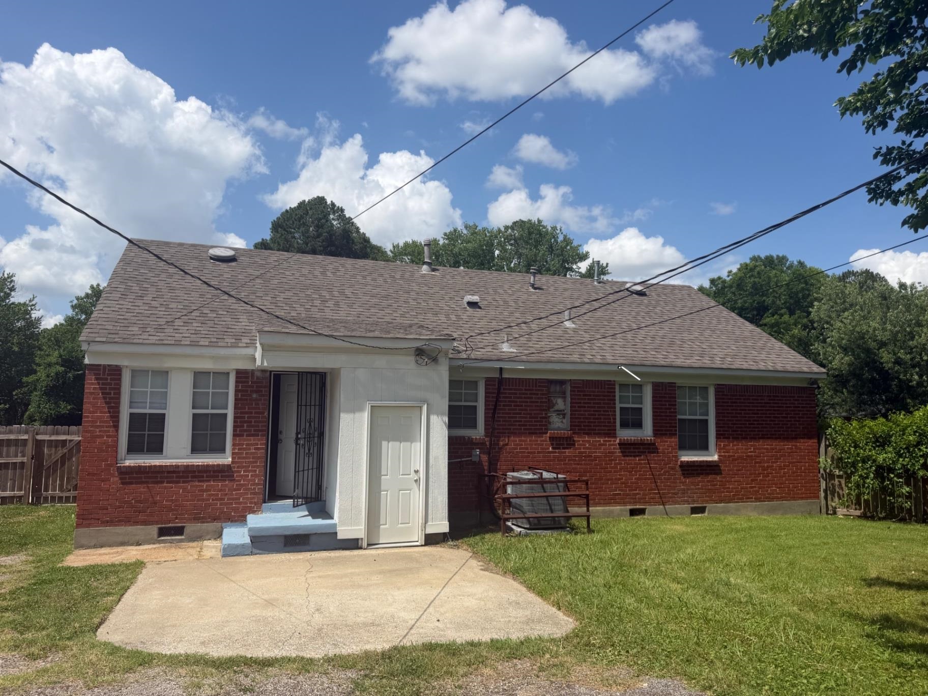 409 Stoneham Road Memphis, TN 38109 - Photo 8 of 9