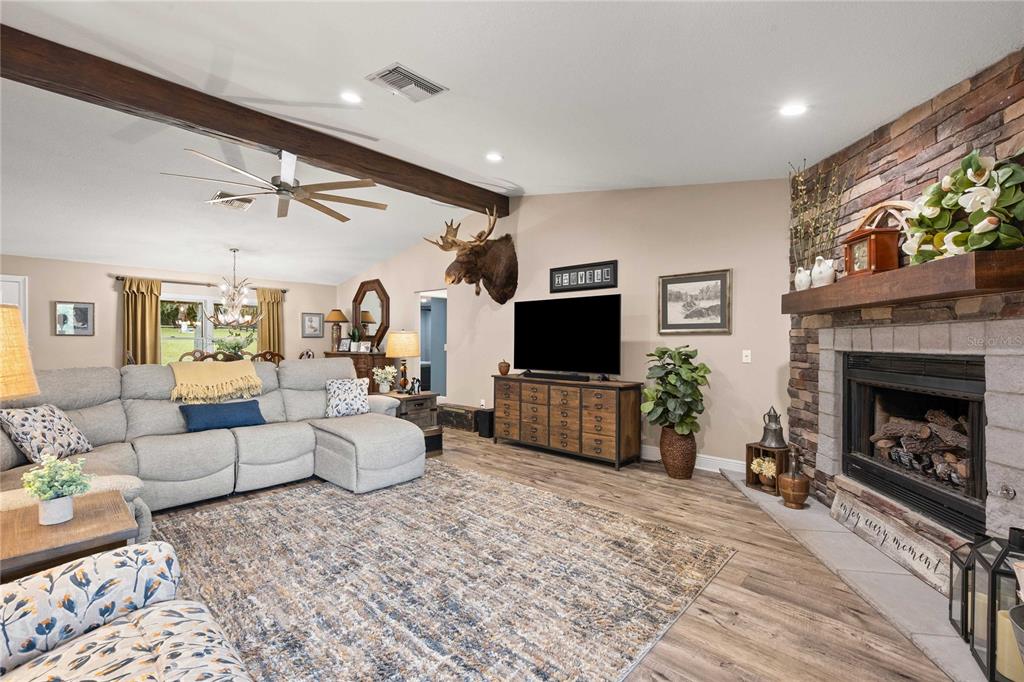 16450 Spring Valley Road Dade City, FL 33523 - Photo 7 of 48 Gallery Image 7